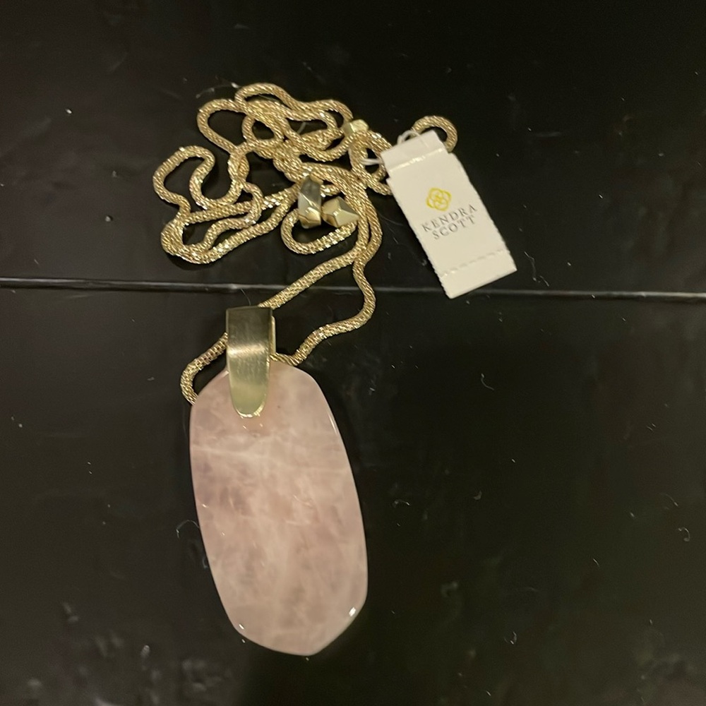 Long kendra scott pendant